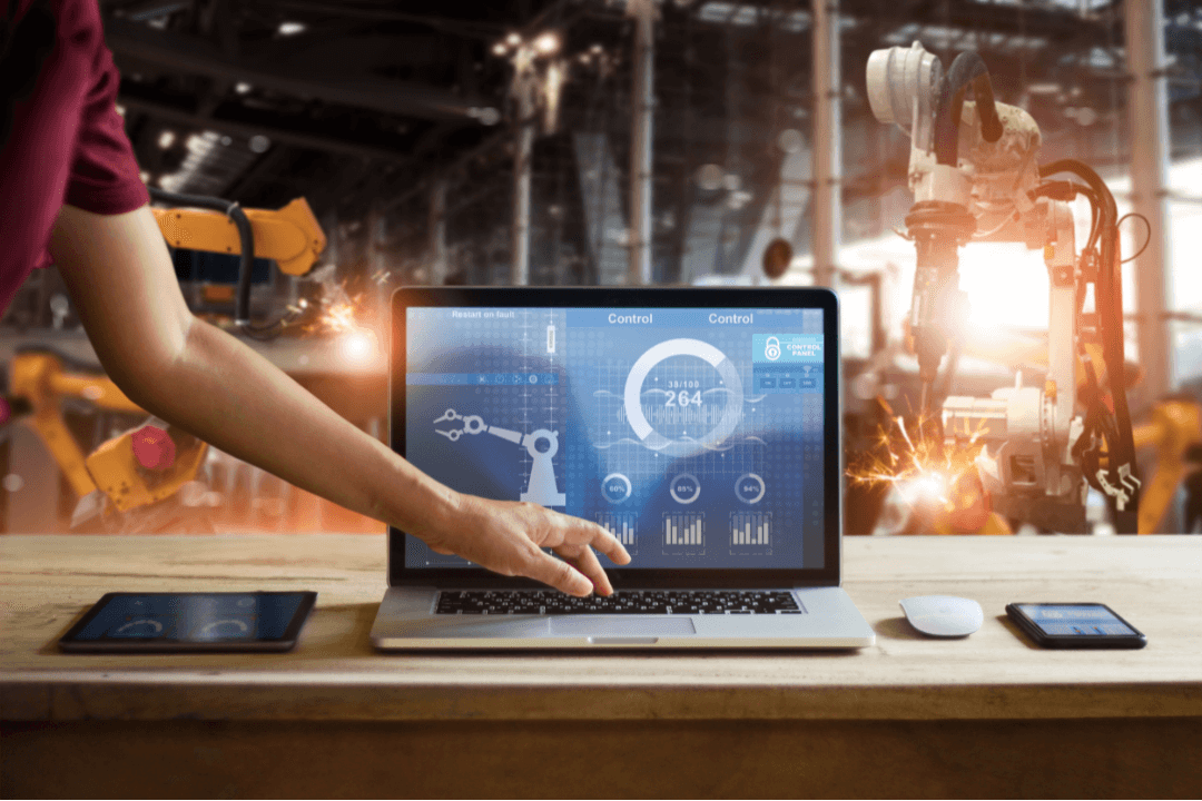 Immagine schermo del pc con un processo di produzione che richiama il concetto di Digital Industry